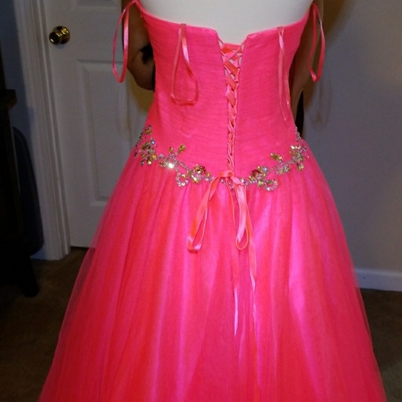 Bright pink prom or pageant dress - Picture 5 of 8